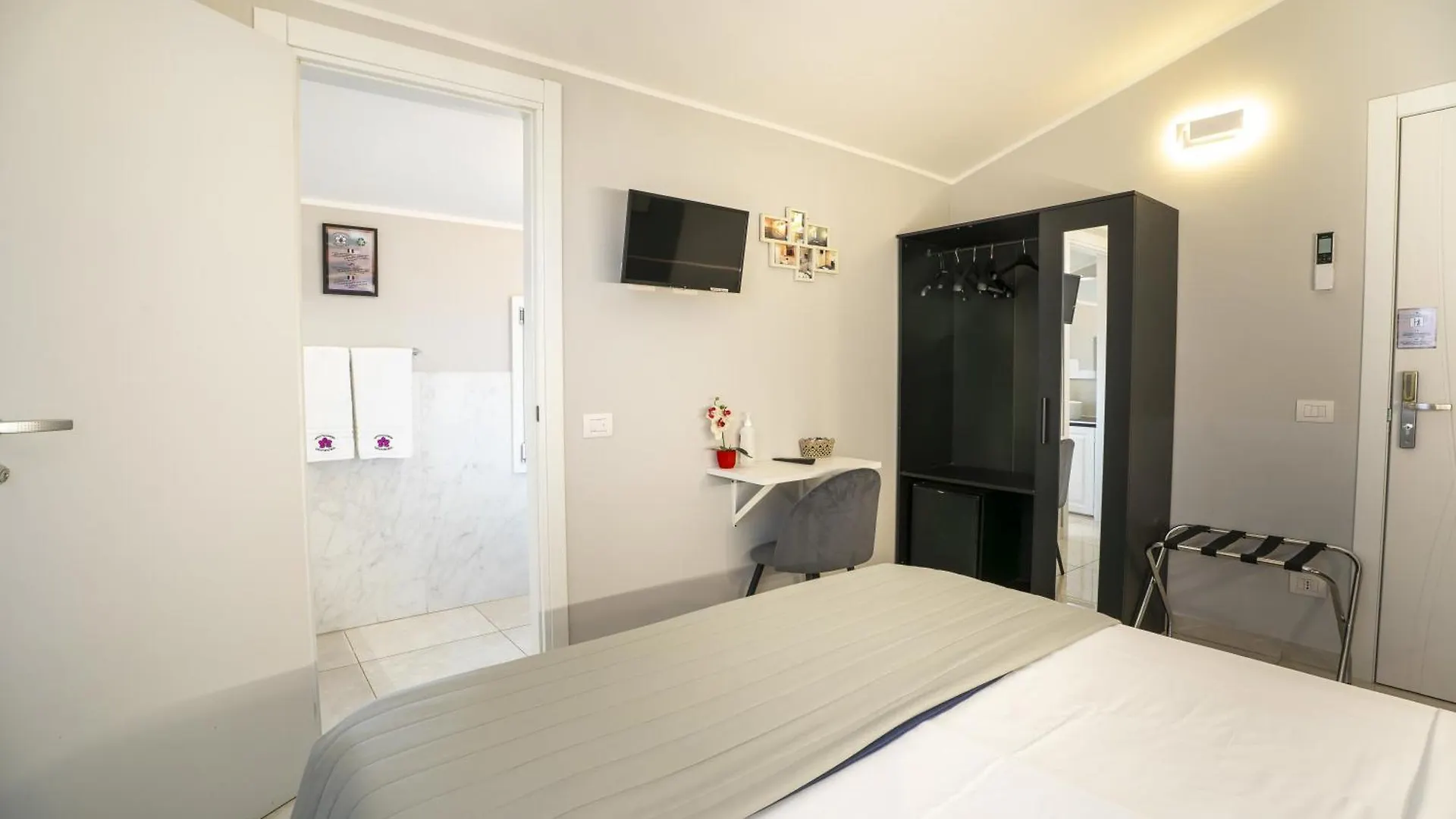 Affittacamere Orchidea For Tourists Hesperia Hosp Modena 0*,  Italien