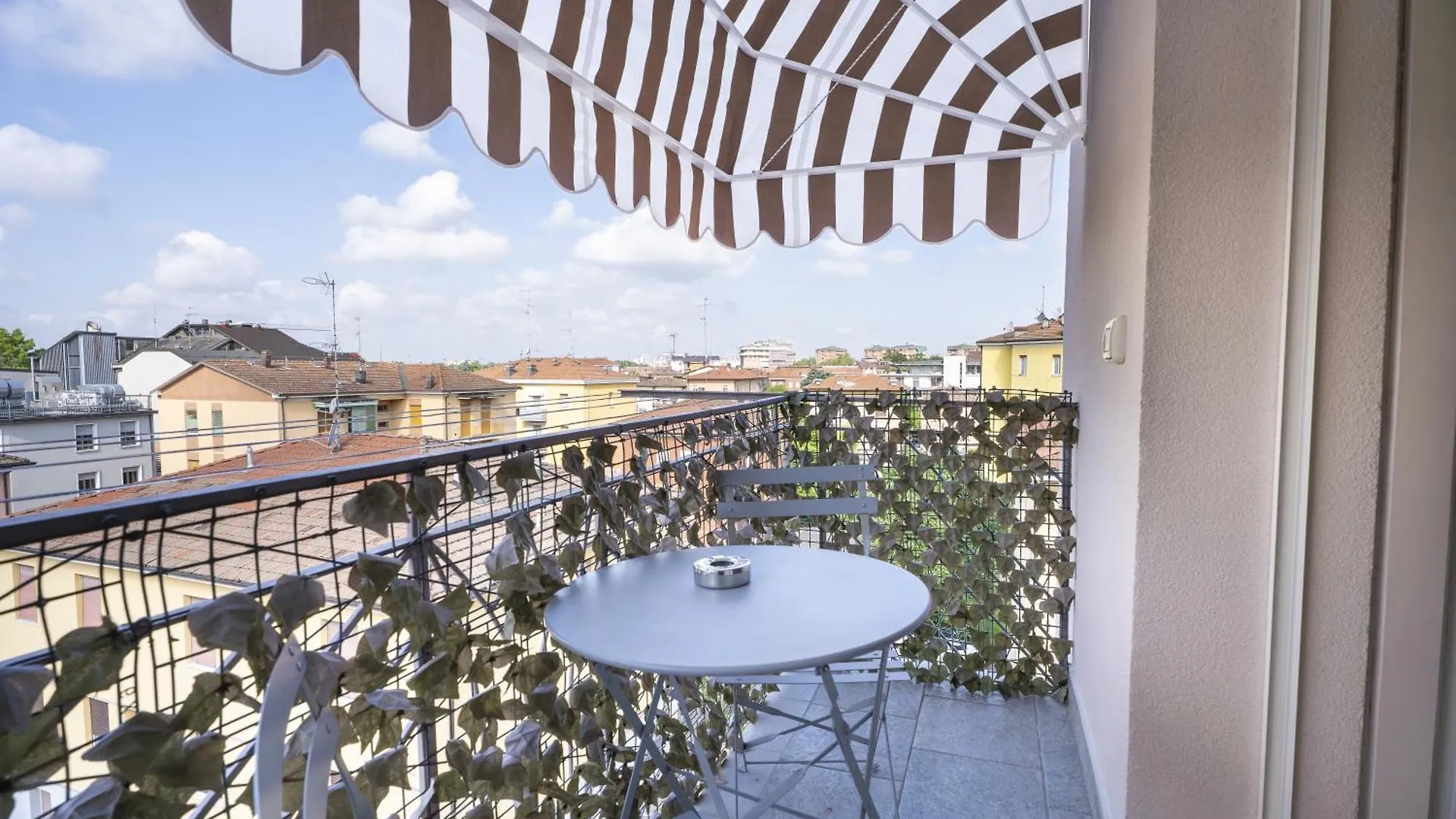Gasthof Affittacamere Orchidea For Tourists Hesperia Hosp Modena Italien